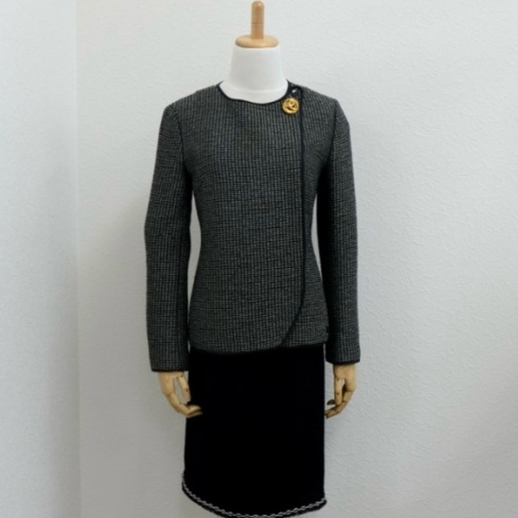 Chanel Gold Tone CC Logo Brooch - Picture 3 of 9